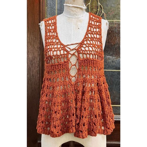 $148 Free People Crocheted Top in Burnt Orange - size M !has a hole! - Picture 9 of 9